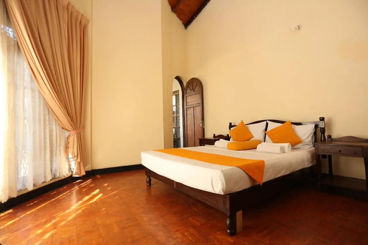 Tree Breeze Inn Kandy 3*,